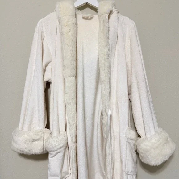 Pottery Barn Bath Robe Womens Large Ivory Cream Faux Fur Luxurious Soft Lounge